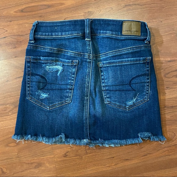 AMERICAN EAGLE • Women’s Distressed Next Level Stretchy Jean Skirt Size- 2 - Picture 2 of 4